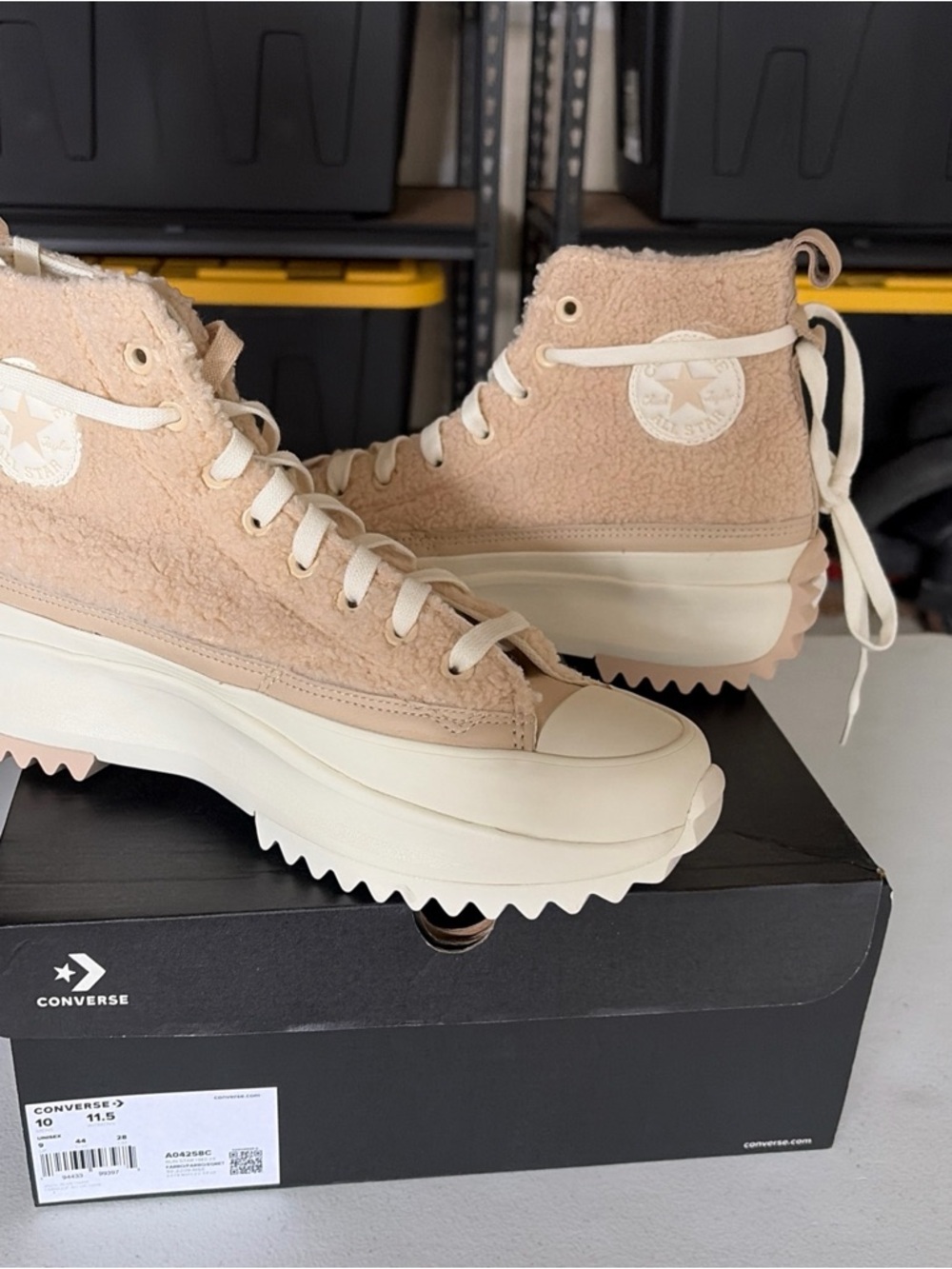 Converse Run Star Hike Farro - Sherpa Upper Leather Accents - 4 Laces -Wm's 11.5